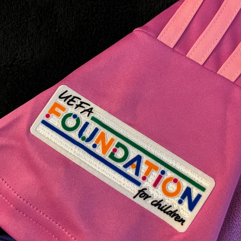 Kroos #8 Germany Away Euro 2024 pink soccer jersey gradient - Picture 5 of 7
